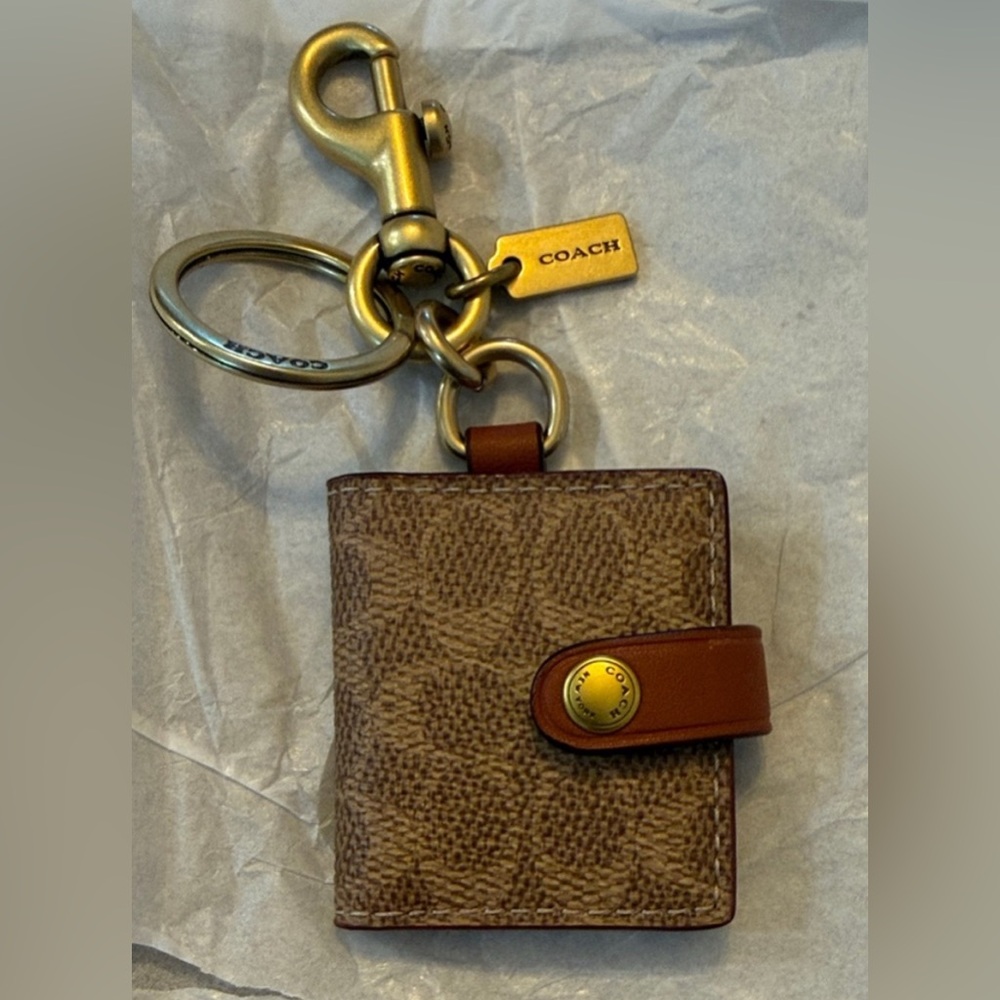 ✨Vintage Coach Mini Photo Keychain✨